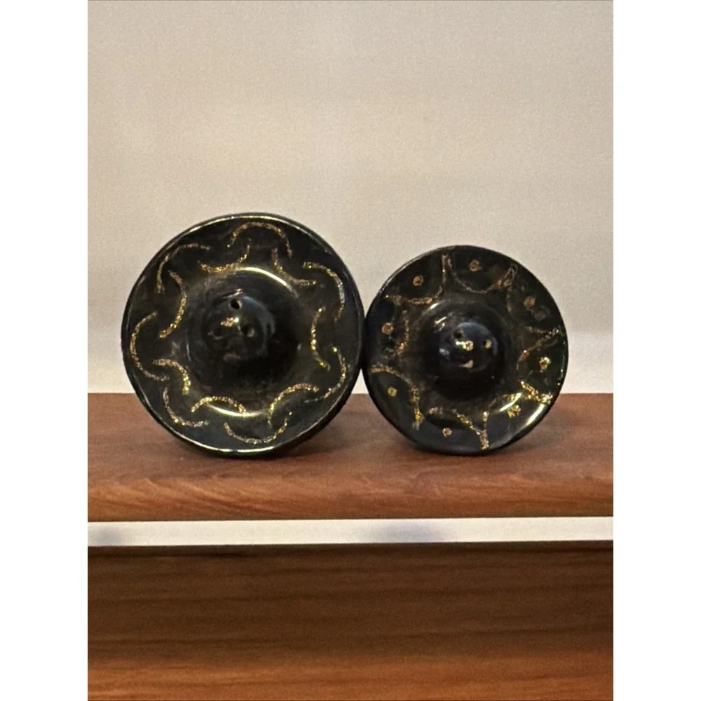 Vintage Mexican‎ Hand Painted Salt And Pepper Shakers In EUC